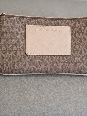 Michael Kors Bedford LG Wristlet MK Signature Brown/Vanilla